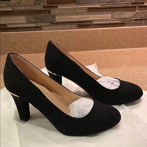 NEW Elegant Black Heels with Gold Detail on heel. 3” Heel